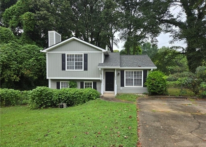 1680 Wee Kirk Road Se - Photo 1
