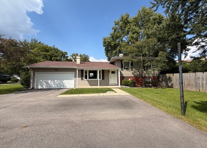 5s481 Glenoban Drive - Photo 1