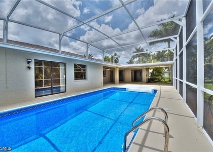 3603 Se 18th Place - Photo 1