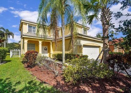 1457 Banyan Way - Photo 1