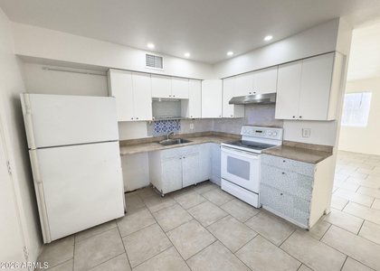 308 E Vogel Avenue - Photo 1
