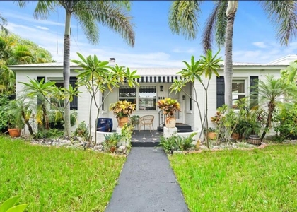 219 31st Street - Photo 1