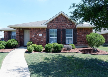 3924 Palace Place - Photo 1