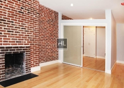 East 52 Street - Photo 1