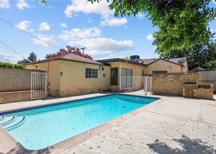 17501 Victory - Photo 1