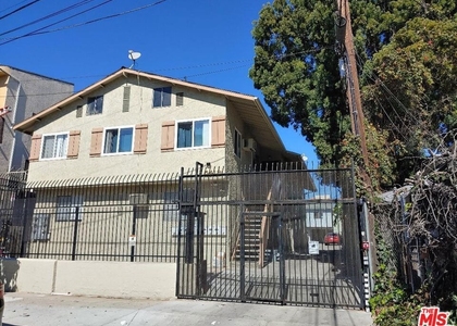 5419 Harold Way - Photo 1