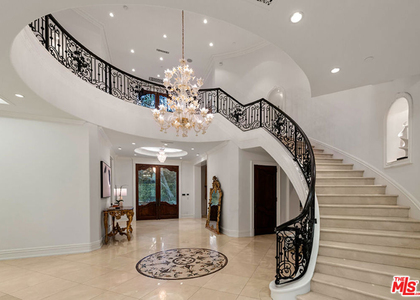 1021 N Crescent Drive - Photo 1