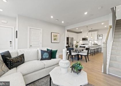 43805 Middleway Terrace - Photo 1