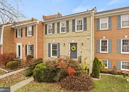 7010 Leestone Street - Photo 1
