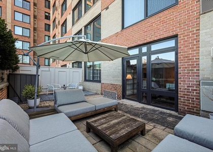 2451 Midtown Avenue - Photo 1