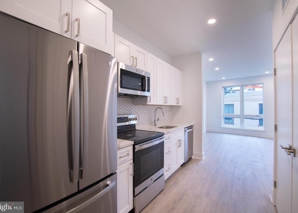 1325 N Lee Street - Photo 1