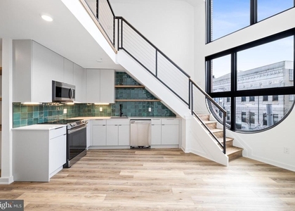 17 Girard Avenue W - Photo 1