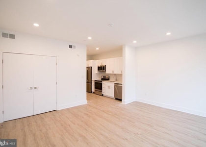 1325 N Lee Street - Photo 1