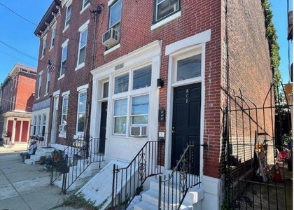 2534 Poplar Street - Photo 1