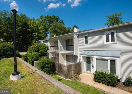 126 E Chelsea Circle - Photo 1