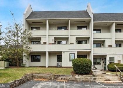 344 Summit House - Photo 1