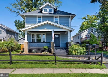 131 W Franklin Avenue - Photo 1
