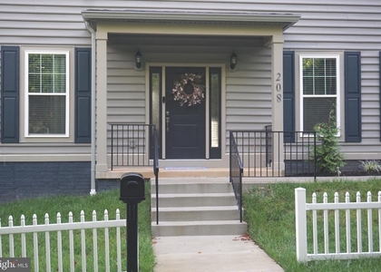208 Bryan Avenue - Photo 1