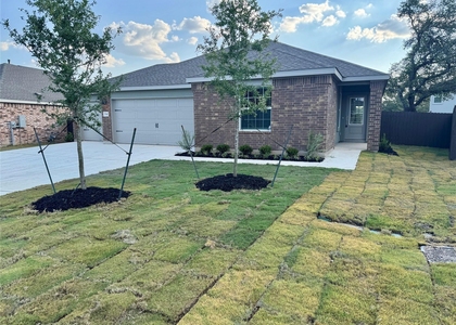 1541 Boggy Creek Ranch Rd - Photo 1
