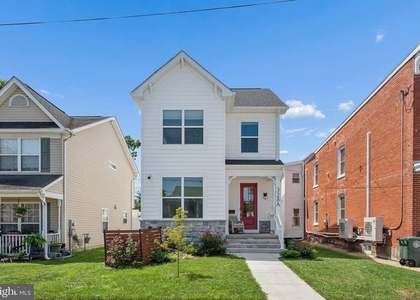 328 Madison Street - Photo 1