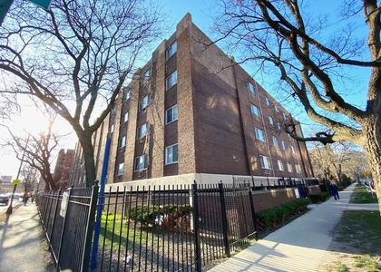 1040 W Hollywood Avenue - Photo 1