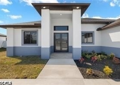 127 Chiquita Boulevard N - Photo 1