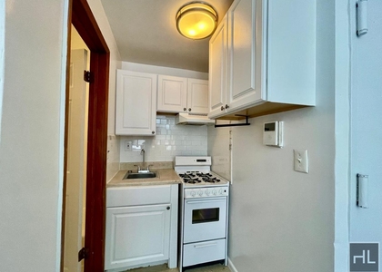 East 61 Street - Photo 1