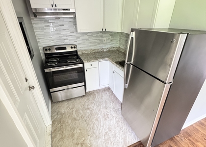 32 Old Foxon Road - Photo 1