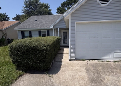 303 Holly Court - Photo 1