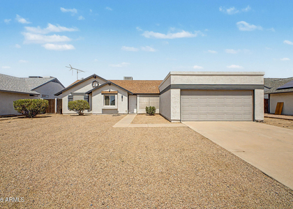 908 W Ross Avenue - Photo 1
