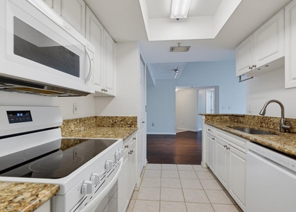 400 Crestwood Court N - Photo 1