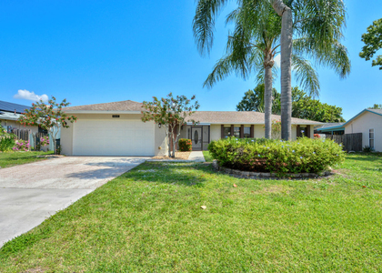 943 Se Browning Avenue - Photo 1