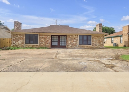 919 Southmoor Drive - Photo 1
