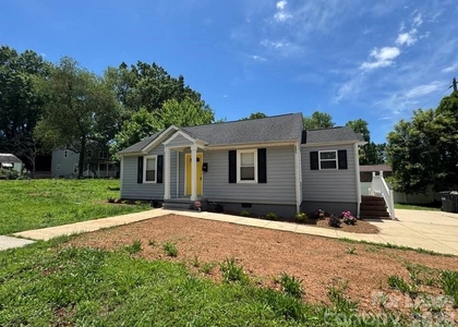 2401 Roslyn Avenue - Photo 1