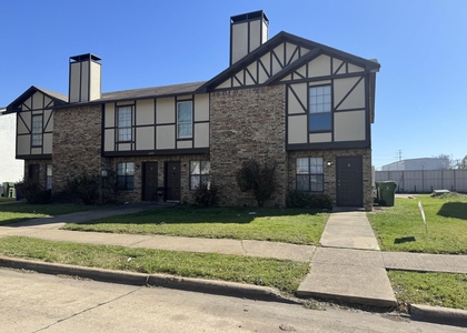 2802 Wimbledon Court - Photo 1