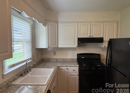900 Junius Street - Photo 1
