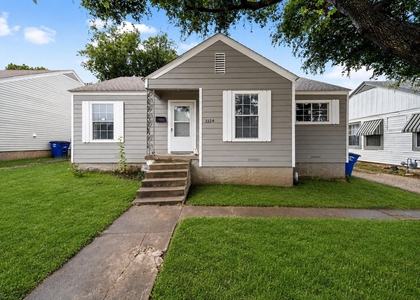 3324 W Clarendon Drive - Photo 1