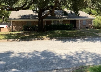 832 Overhill Drive - Photo 1