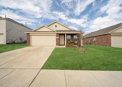 1005 Crestview Drive - Photo 1