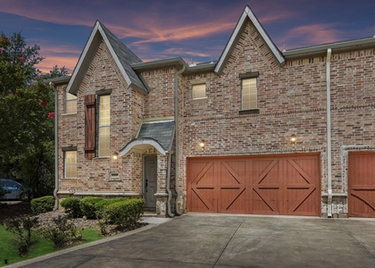 2113 Parkview - Photo 1