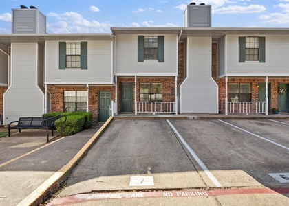 929 W Hickory Street - Photo 1