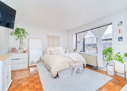 337 W 43rd Street - Photo 1
