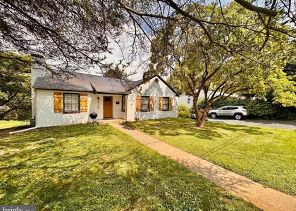310 Summit Avenue - Photo 1