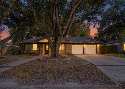 2728 Encino - Photo 1
