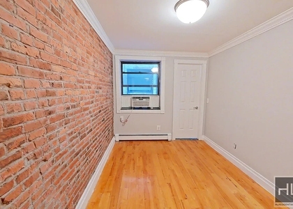 Avenue B - Photo 1