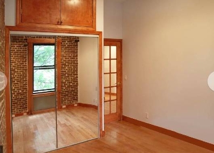 East 52 Street - Photo 1