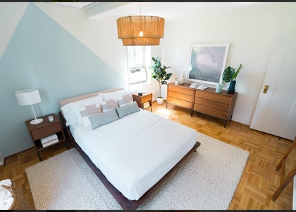 1st Avenue - Photo 1