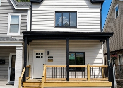 212 21st St - Photo 1
