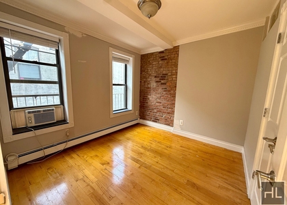 Avenue B - Photo 1