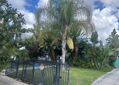 4727 Oakwood Avenue - Photo 1